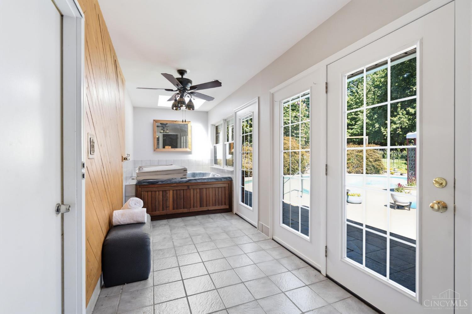 3105 N Whitetree Circle