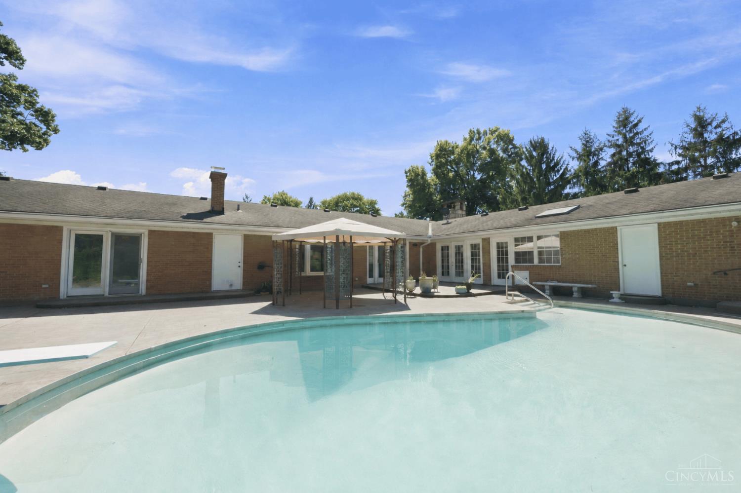 3105 N Whitetree Circle