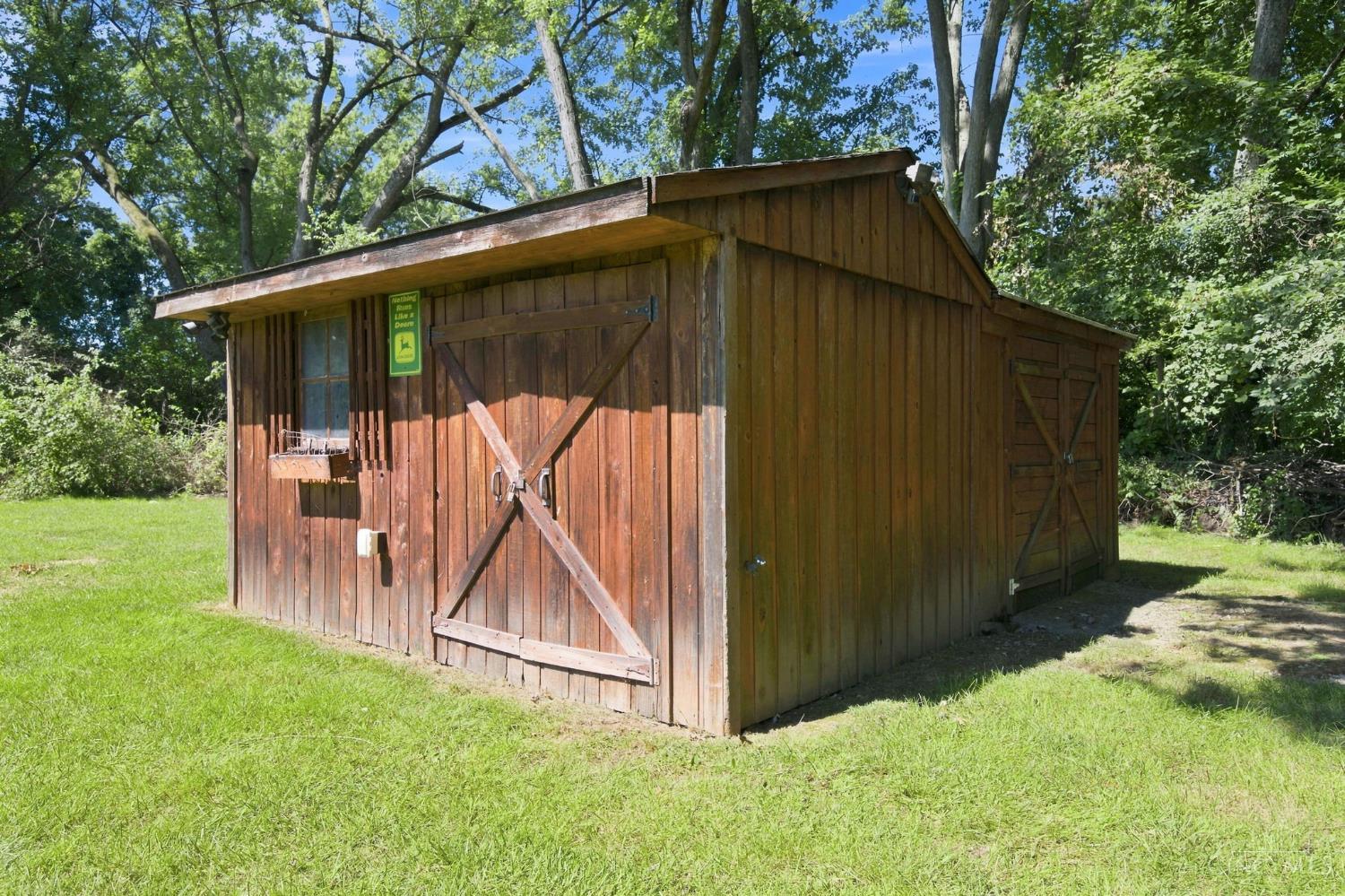 3105 N Whitetree Circle
