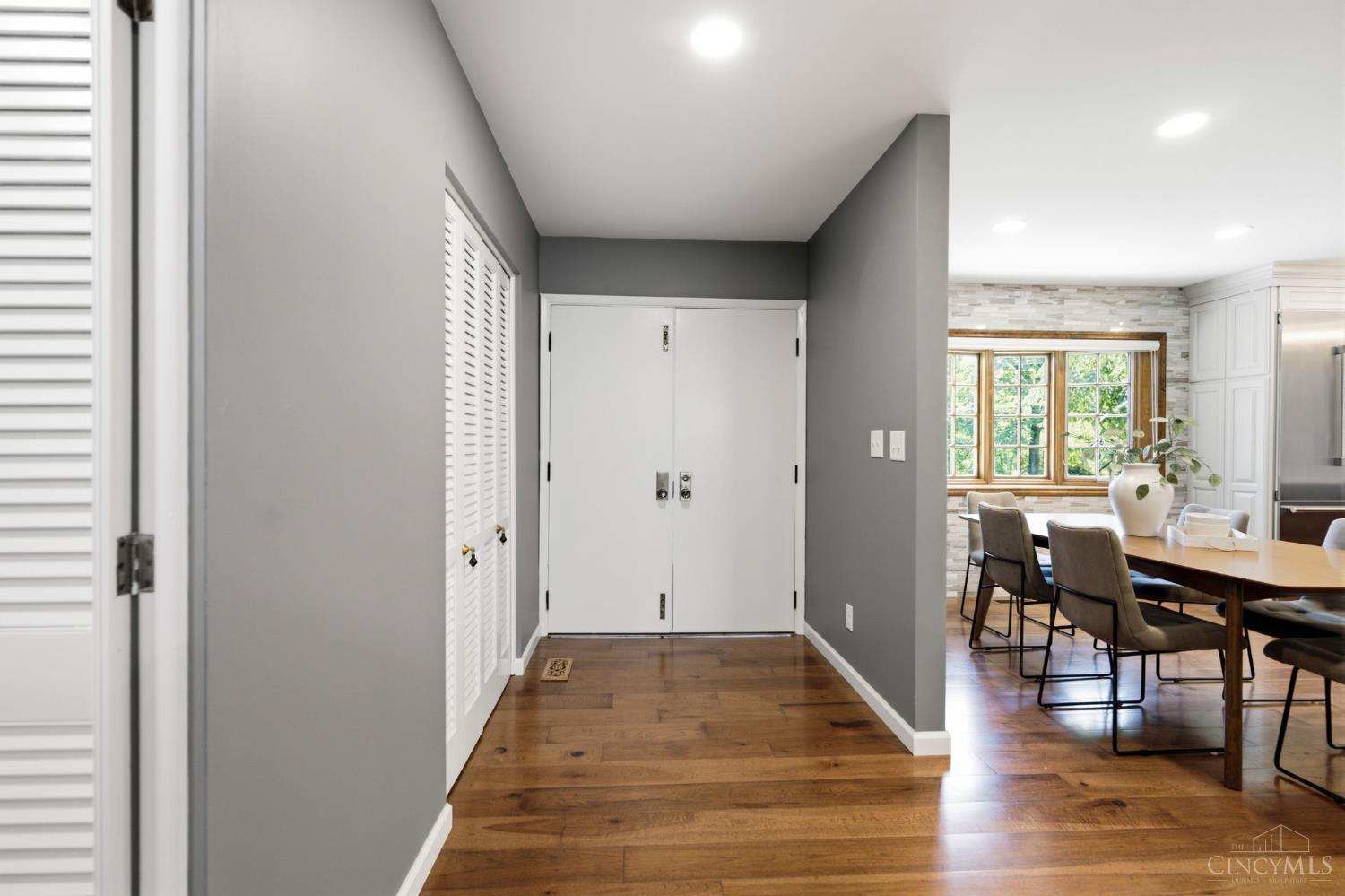 3105 N Whitetree Circle