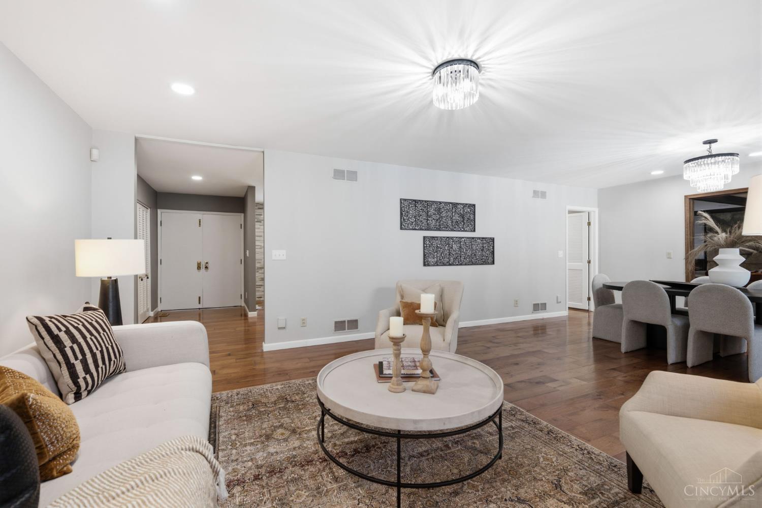 3105 N Whitetree Circle