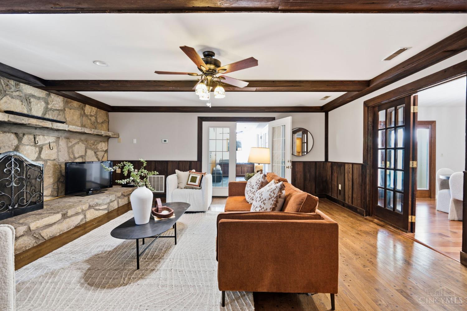 3105 N Whitetree Circle