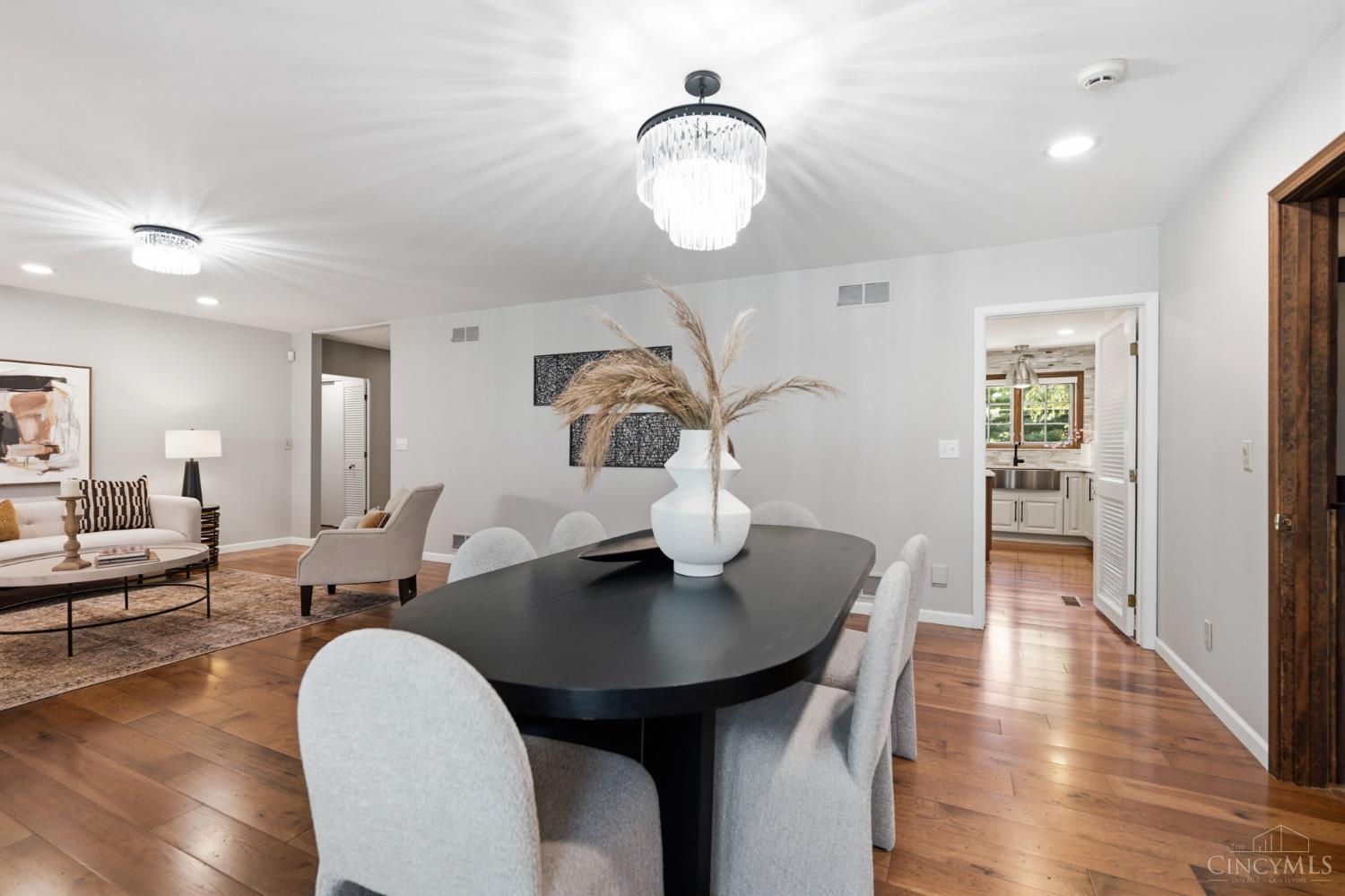 3105 N Whitetree Circle