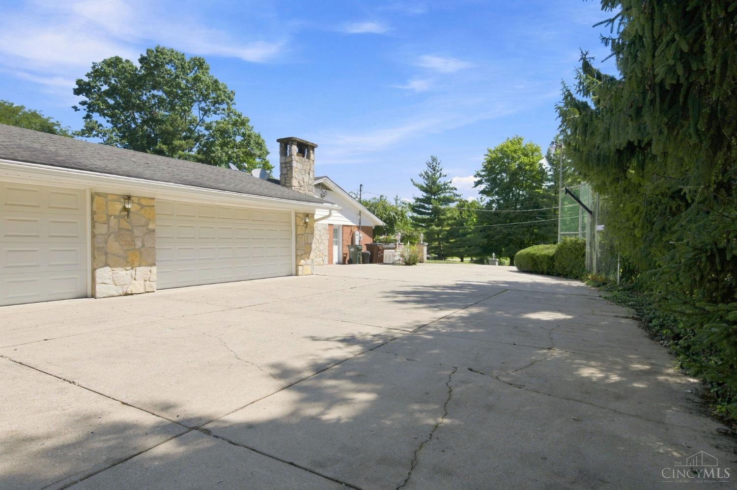 3105 N Whitetree Circle