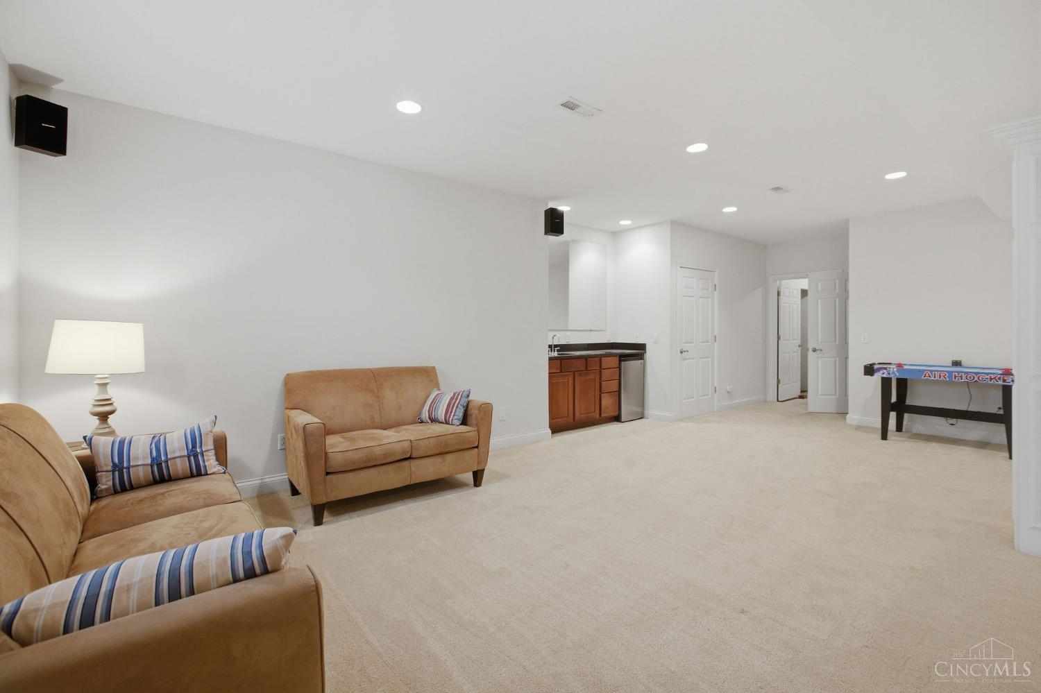7176 EAGLES WING Drive