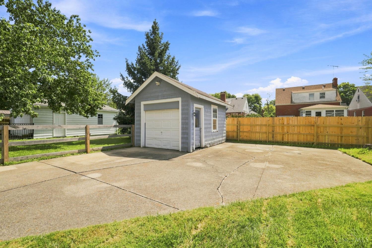 3805 Lansdowne Avenue