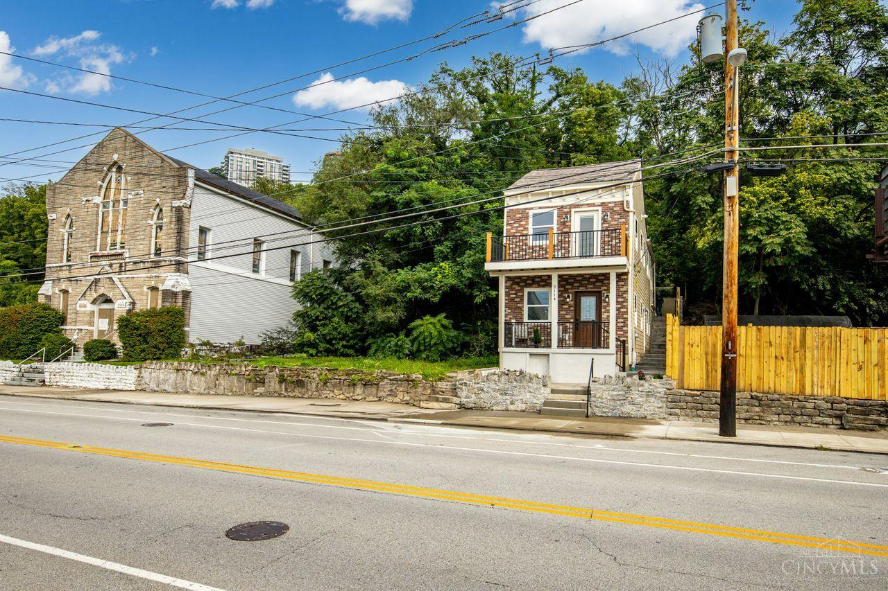 2114 Riverside Drive