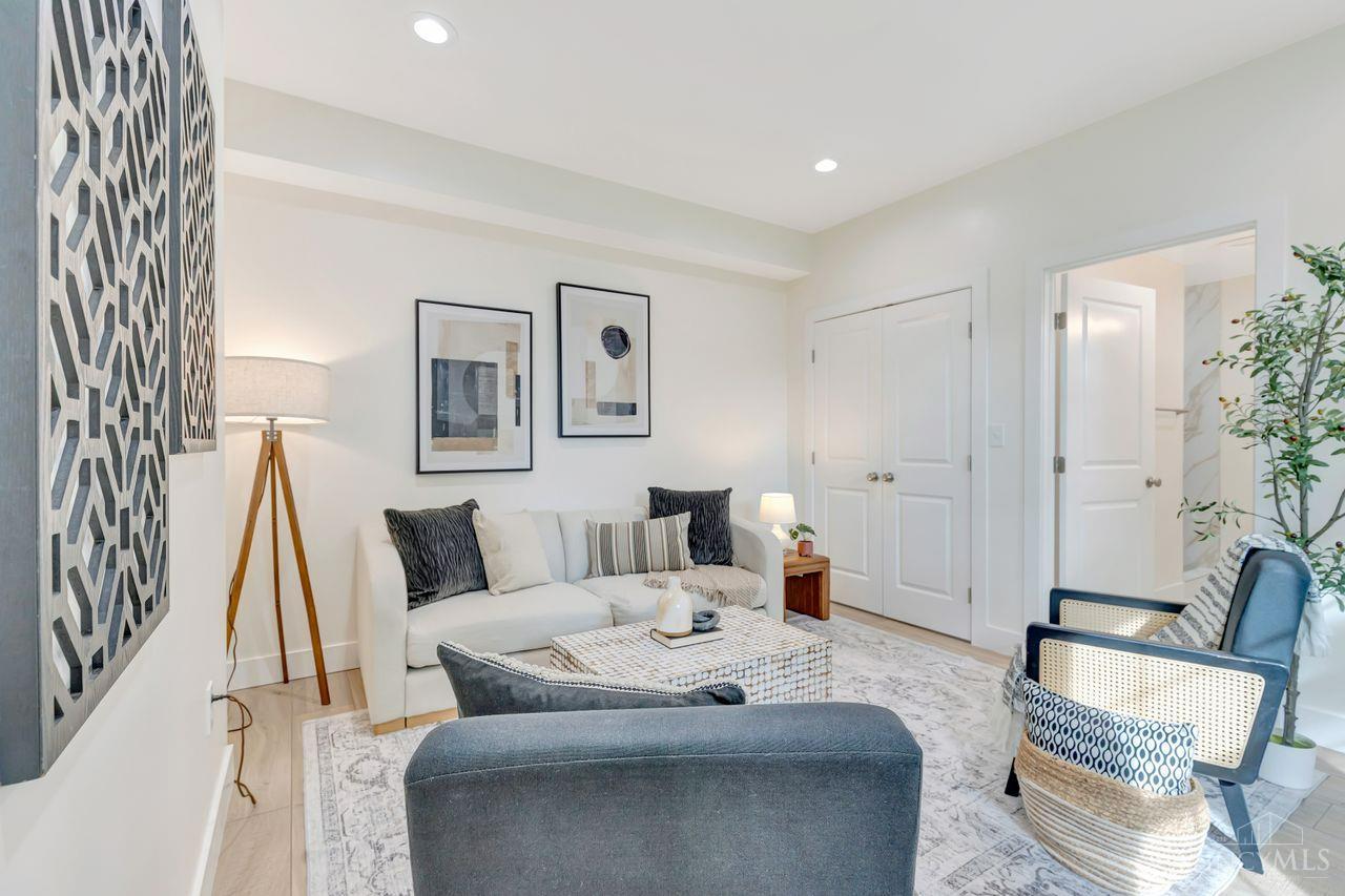 2114 Riverside Drive