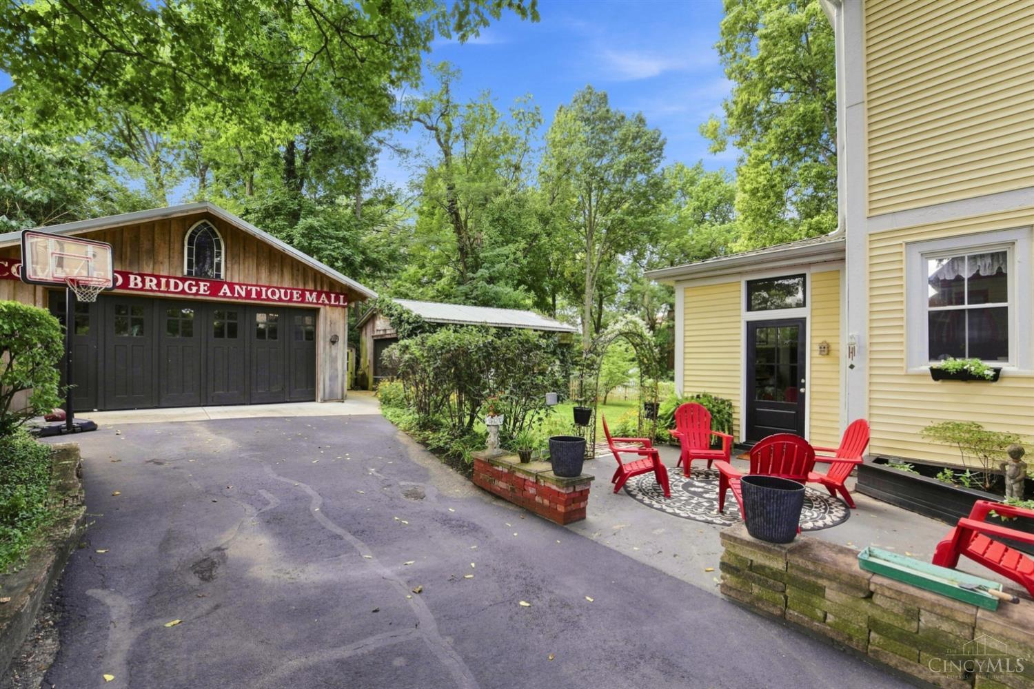 1505 Aster Place