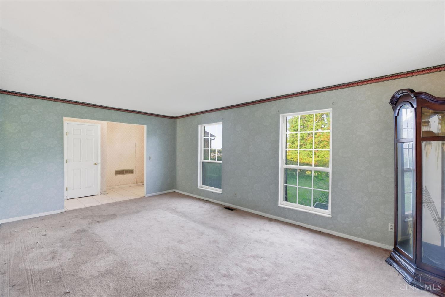 6200 Benzing Drive