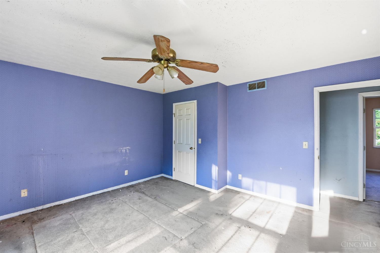 6200 Benzing Drive