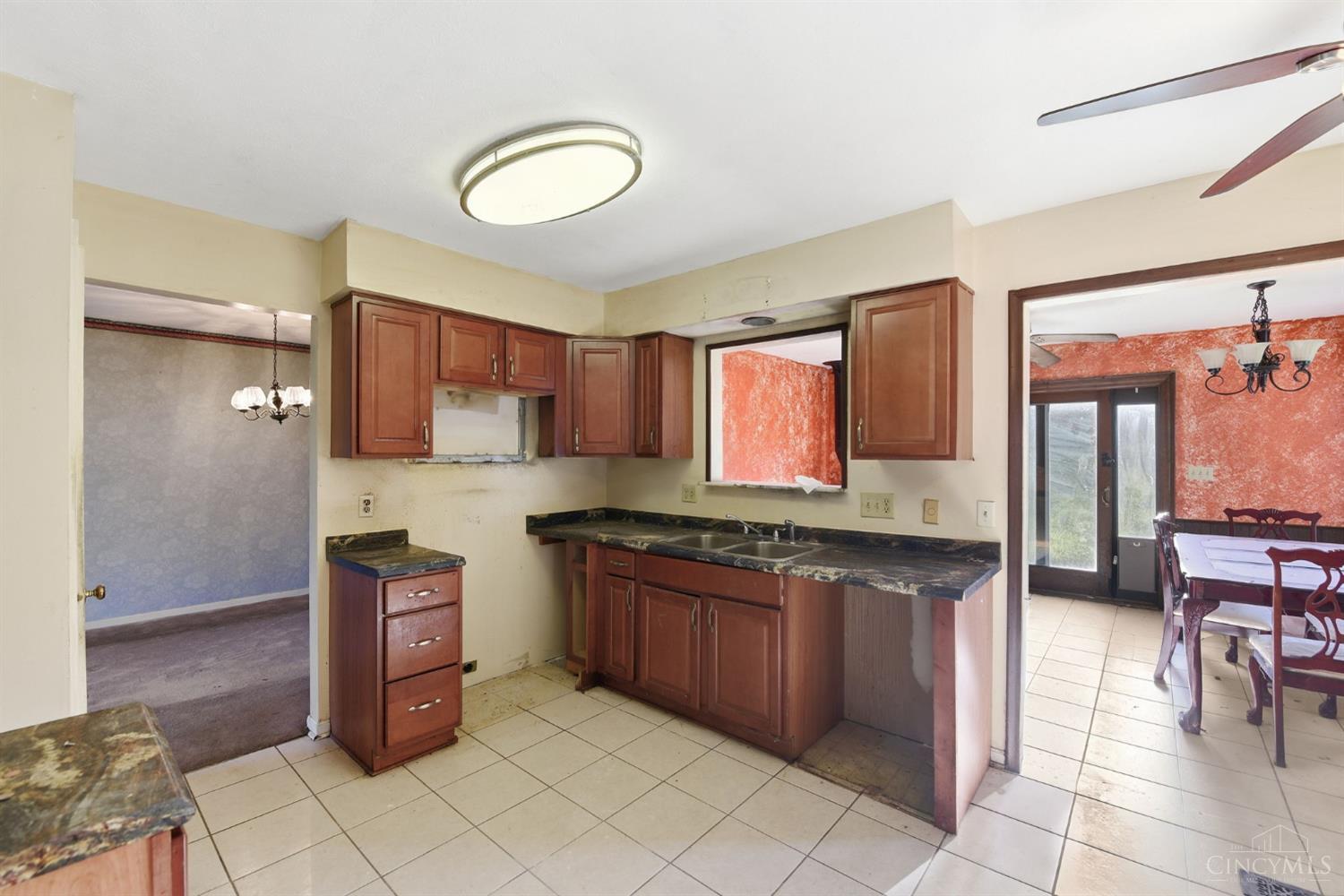 6200 Benzing Drive
