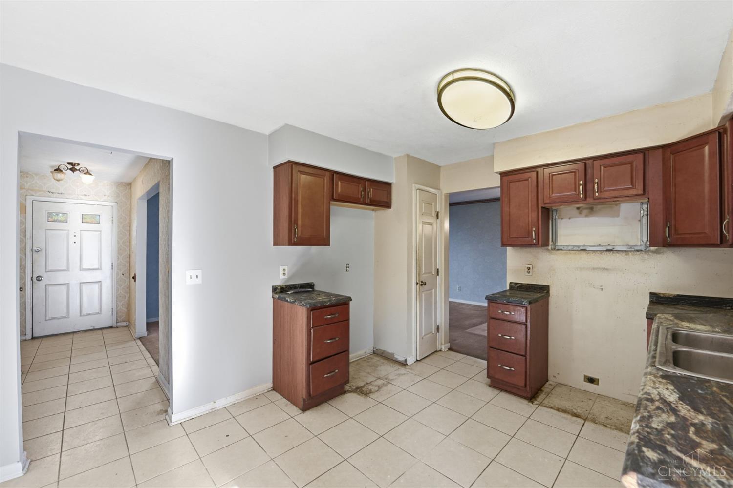 6200 Benzing Drive