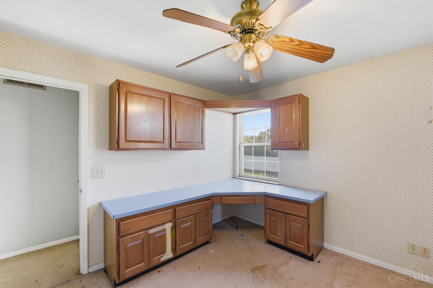 6200 Benzing Drive