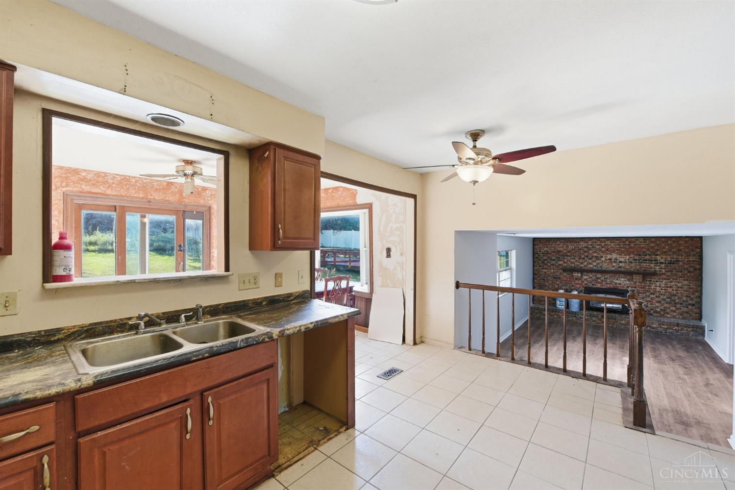 6200 Benzing Drive