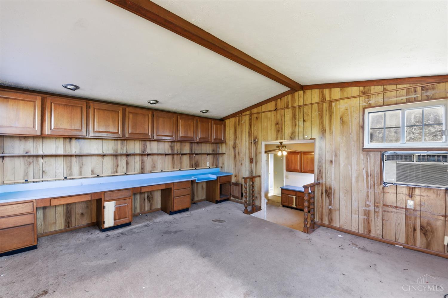 6200 Benzing Drive