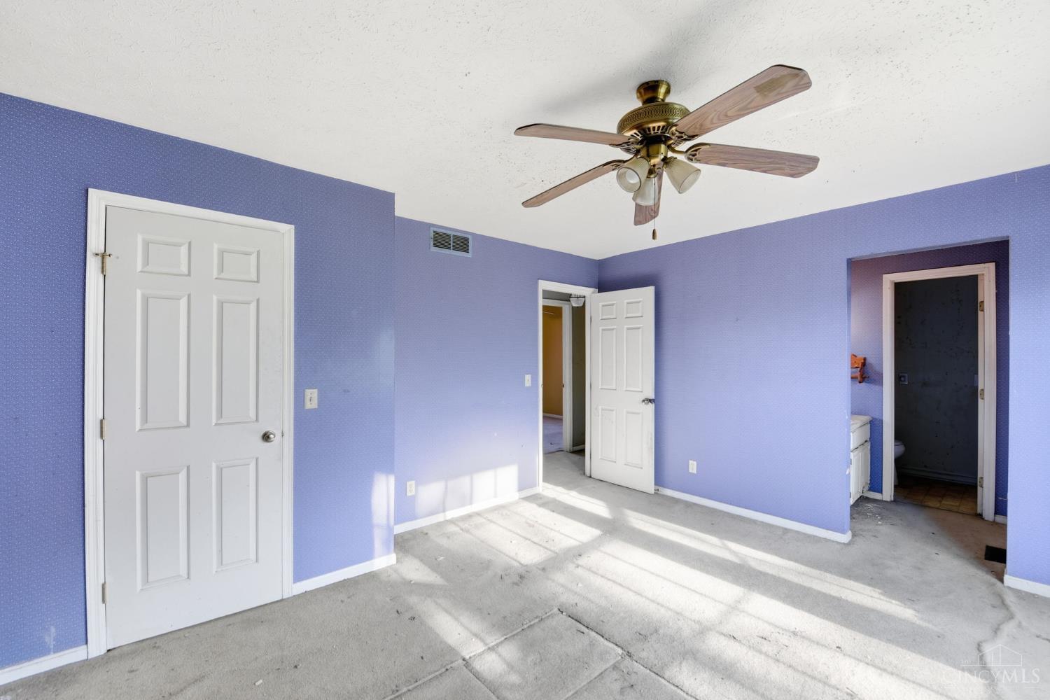 6200 Benzing Drive