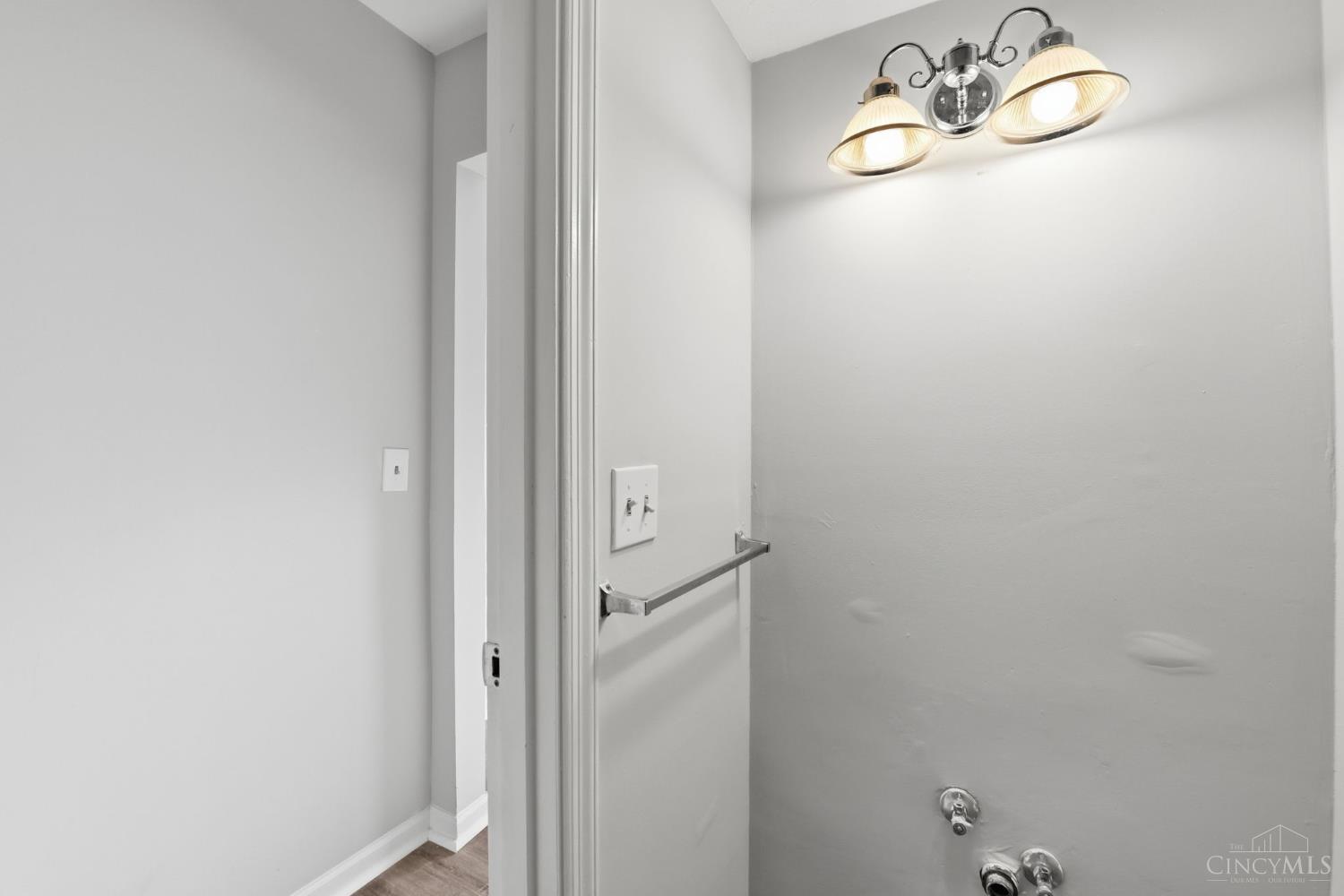 6200 Benzing Drive
