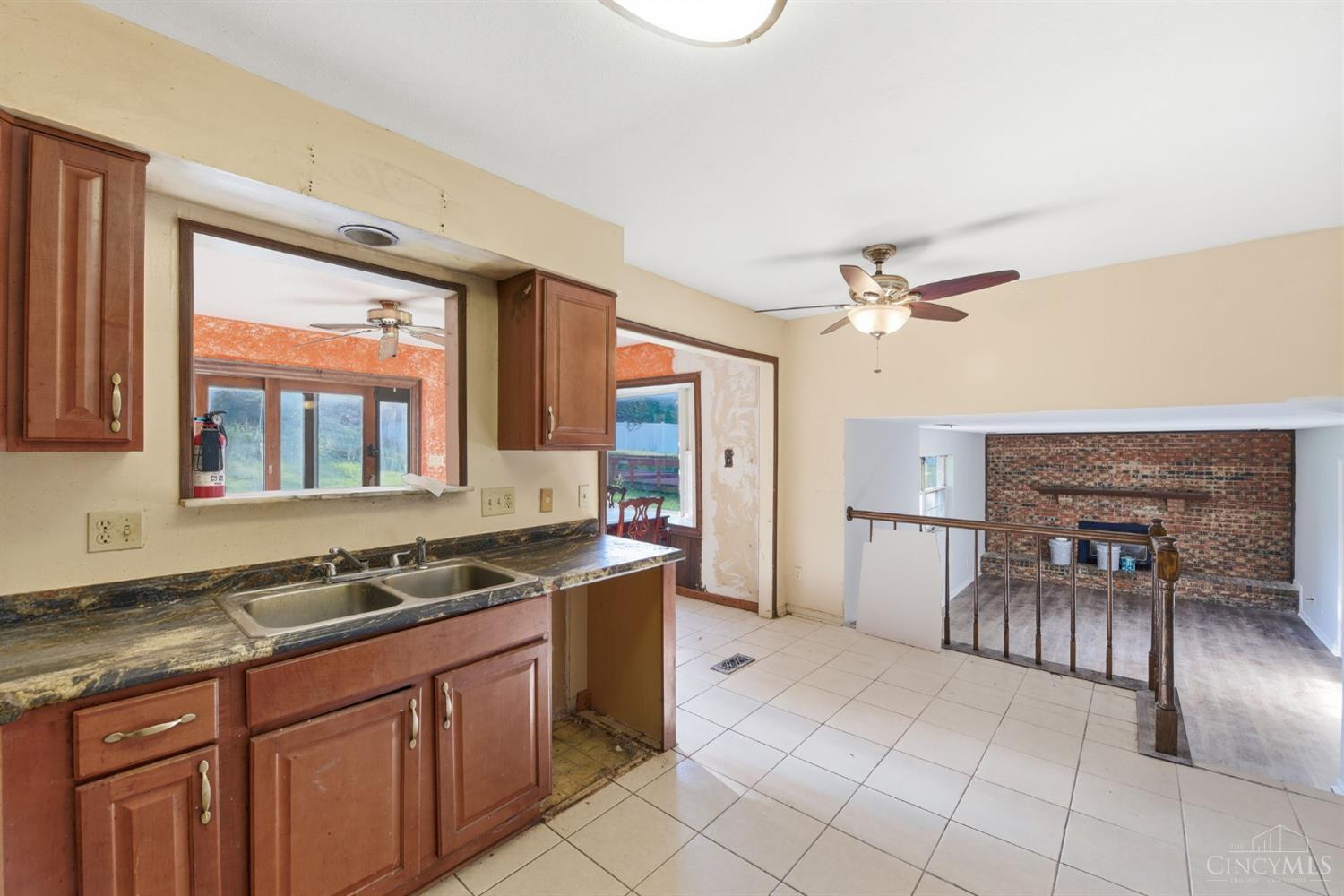 6200 Benzing Drive