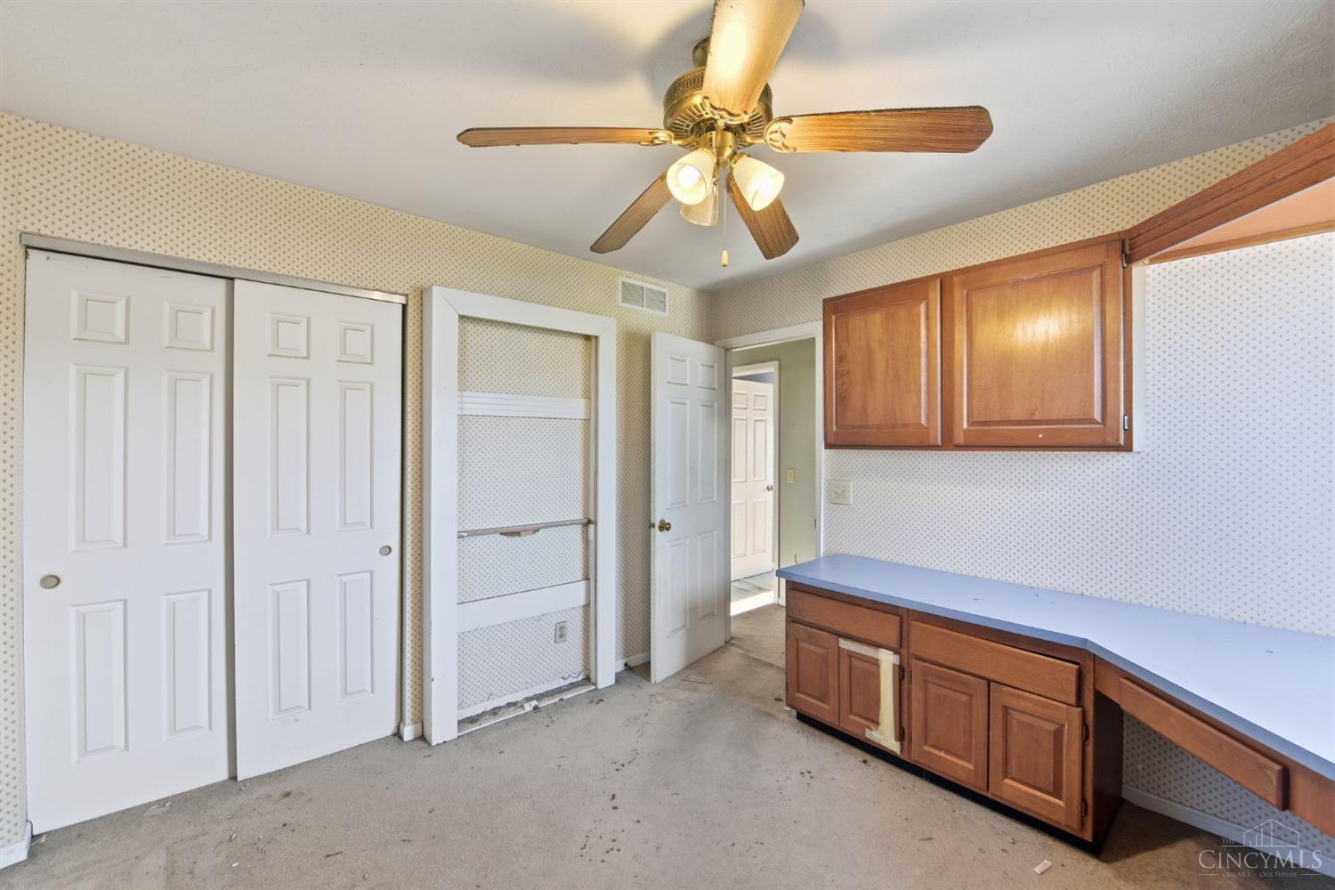 6200 Benzing Drive