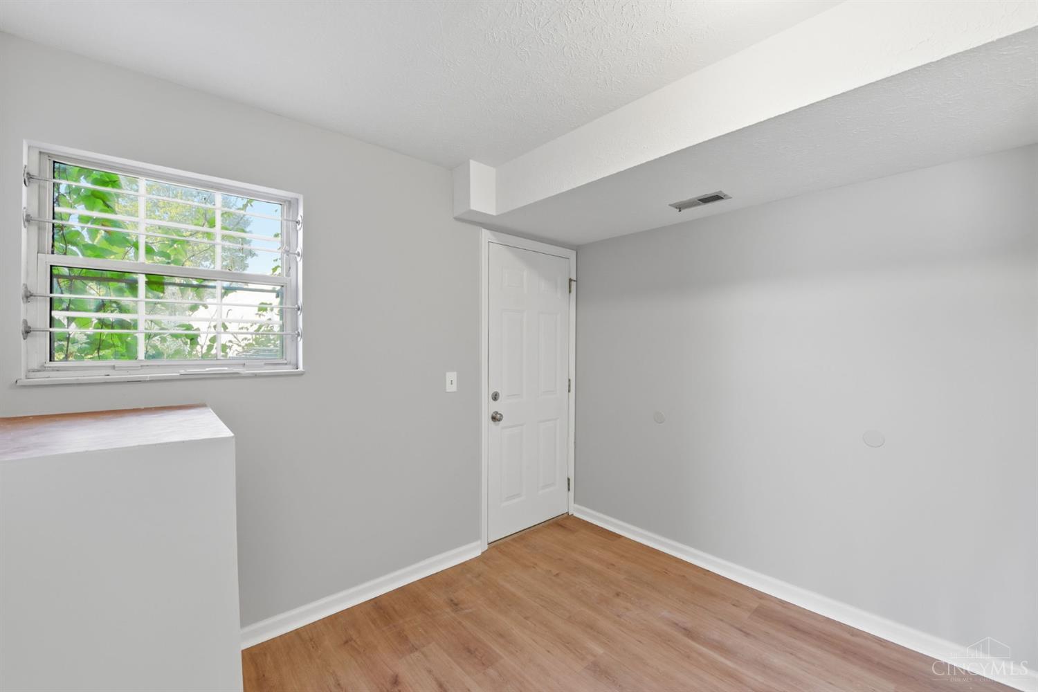 6200 Benzing Drive