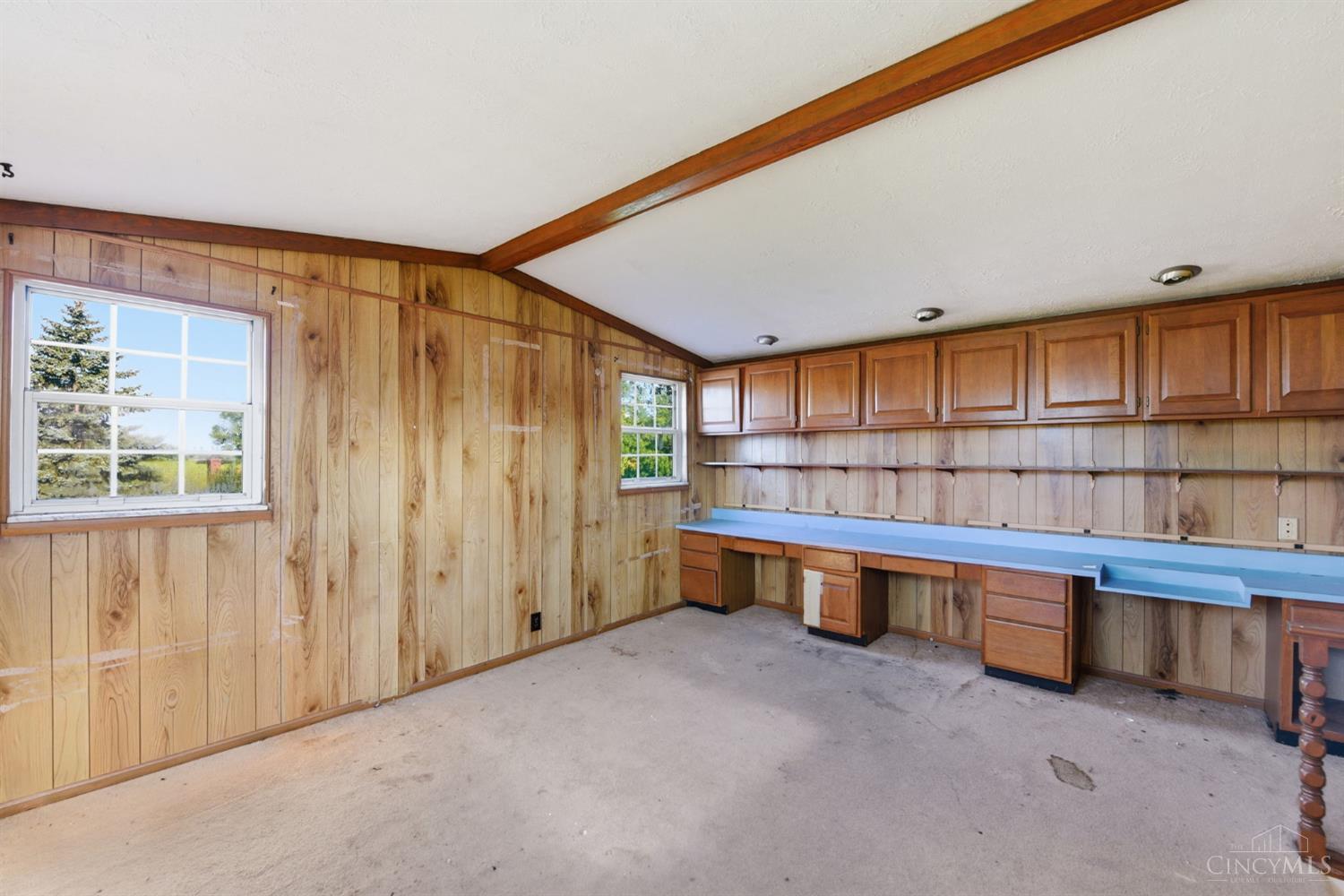 6200 Benzing Drive