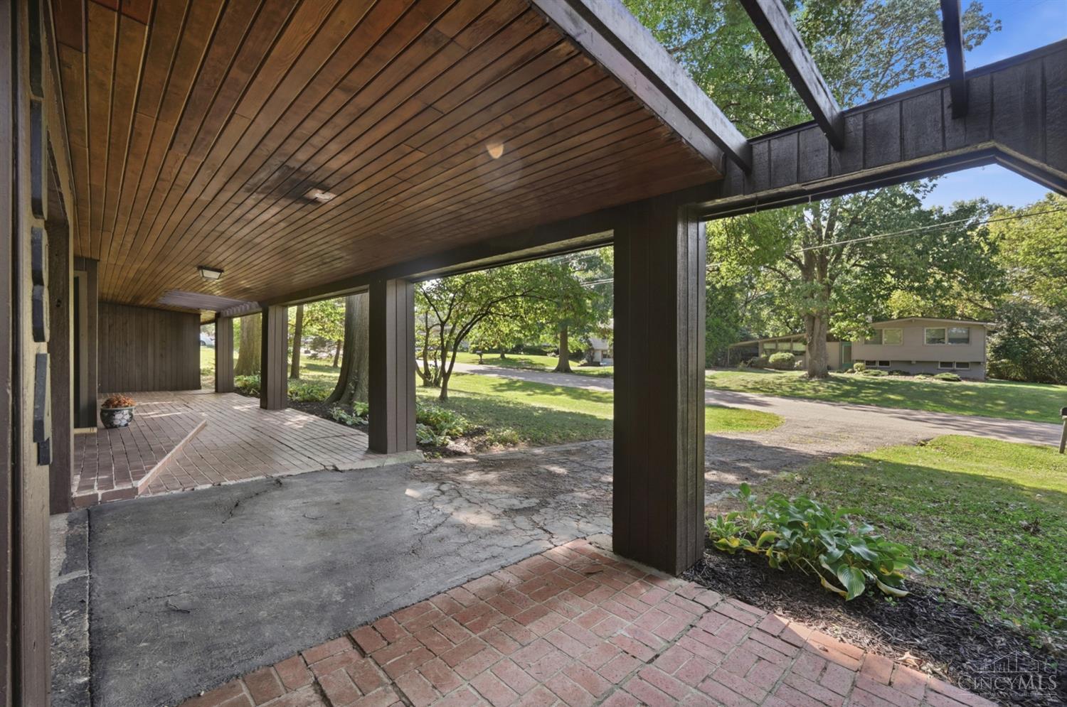 9084 Arrowhead Court