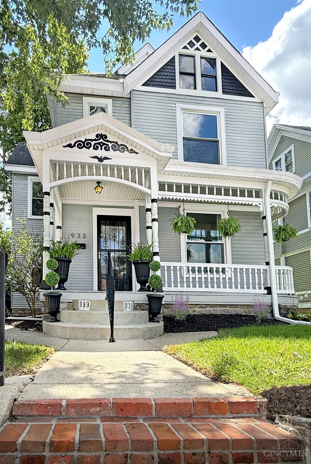 933 Dayton Street