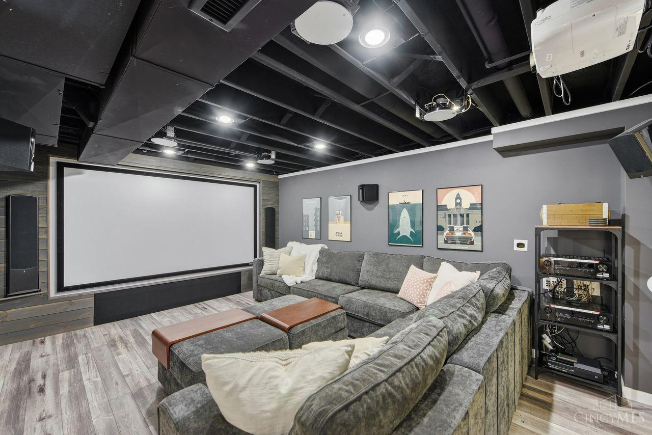 9985 Meadow Hills Drive
