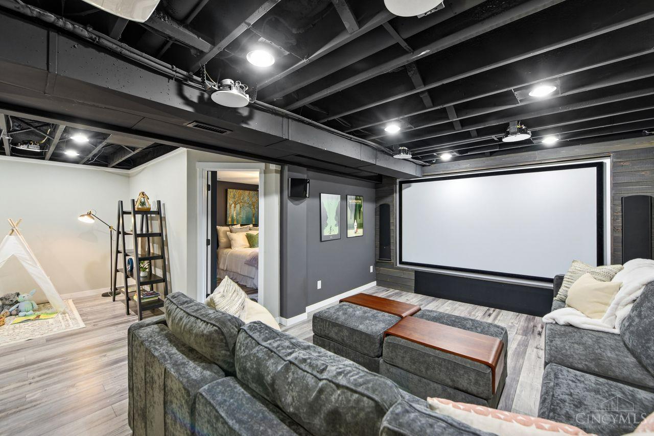 9985 Meadow Hills Drive