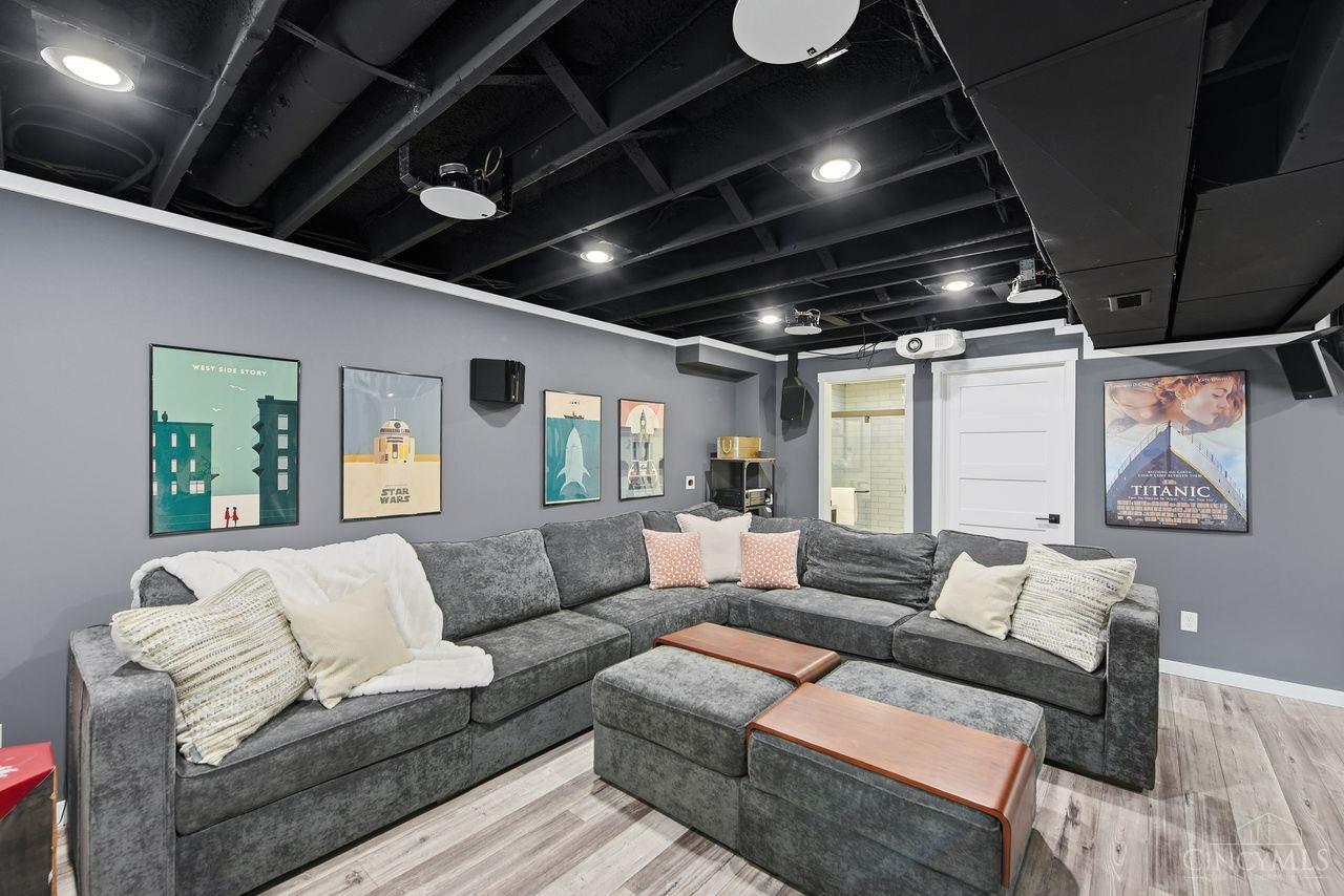 9985 Meadow Hills Drive