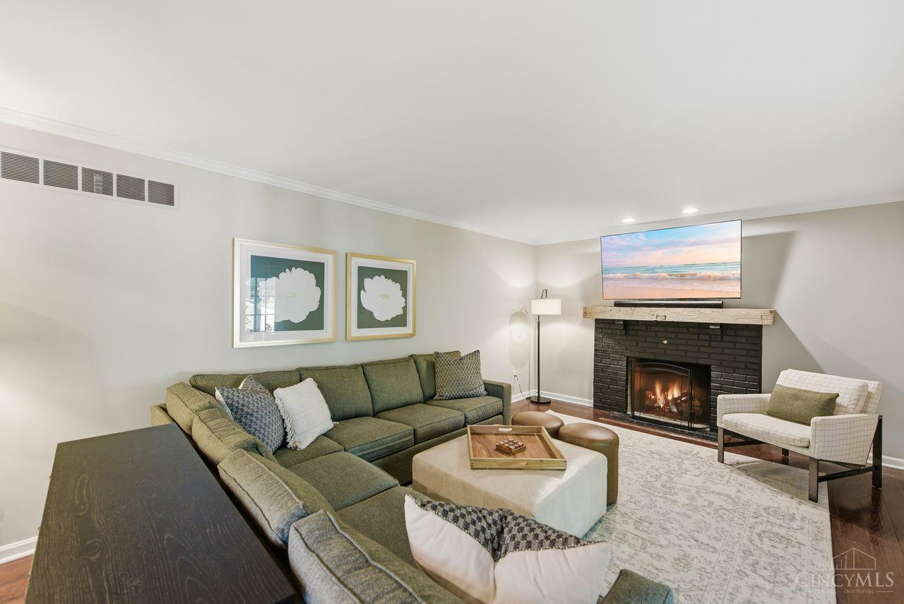 9985 Meadow Hills Drive