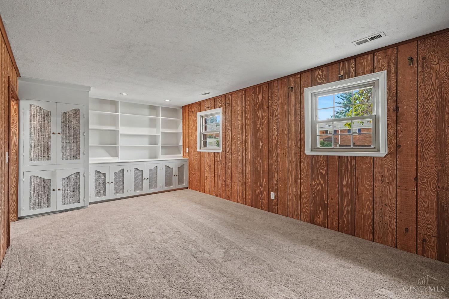 5494 Cleander Drive