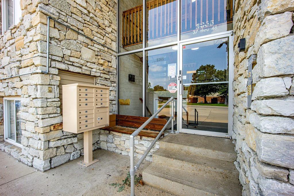 5365 Camelot Drive Unit: 42