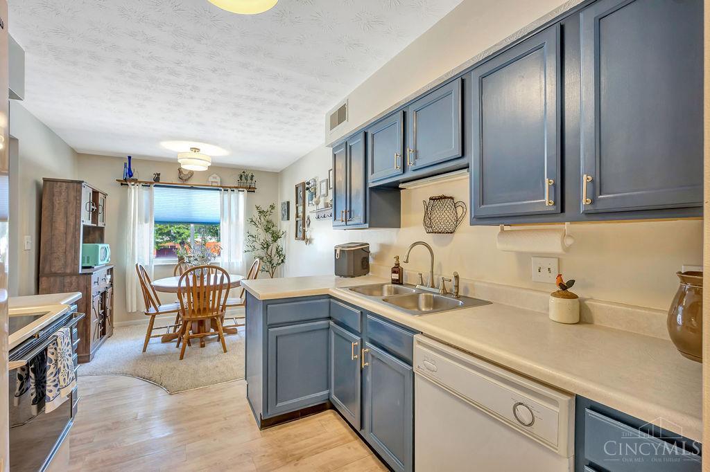 5365 Camelot Drive Unit: 42