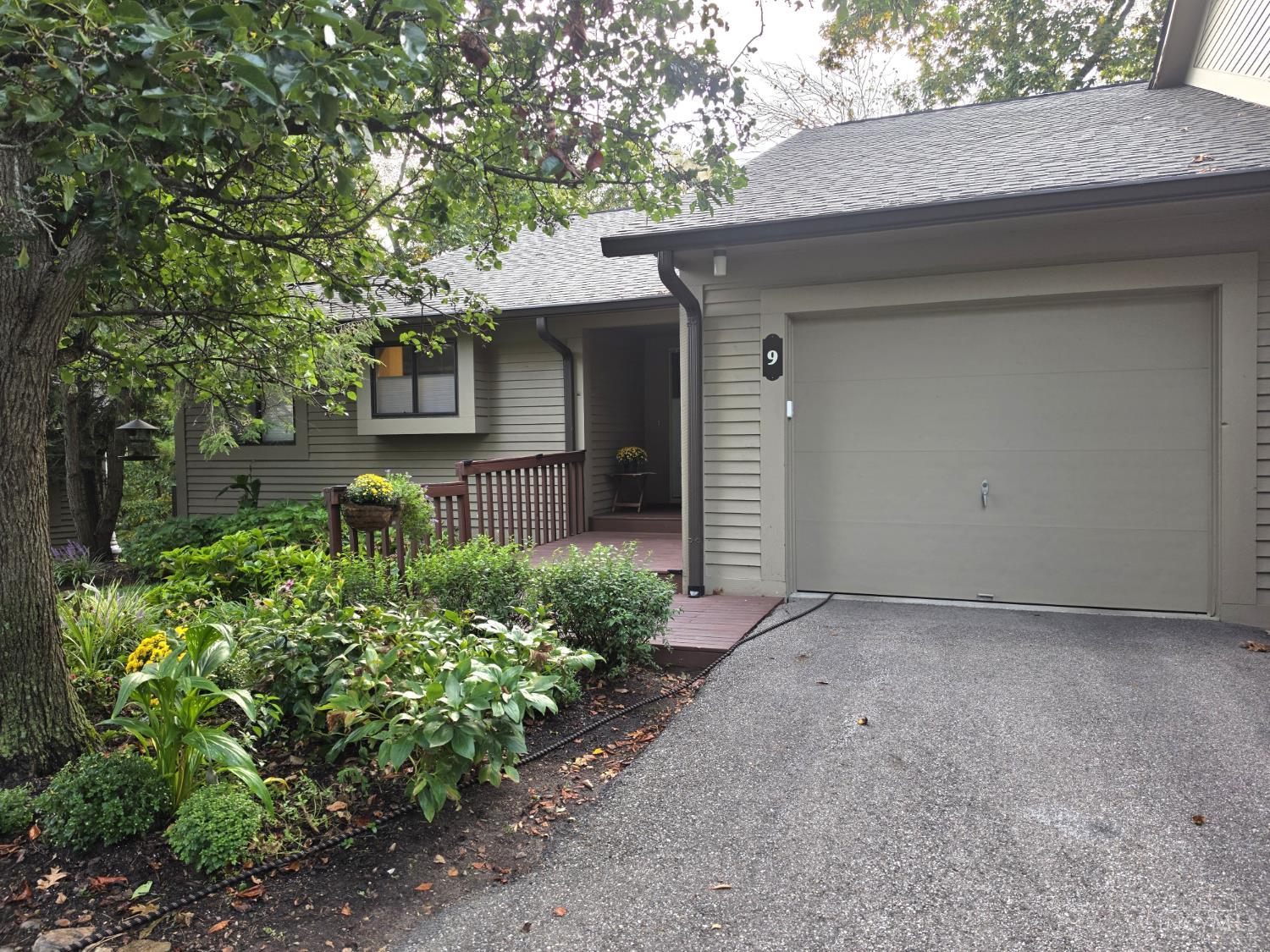 9 Hickory View Lane Unit: 6