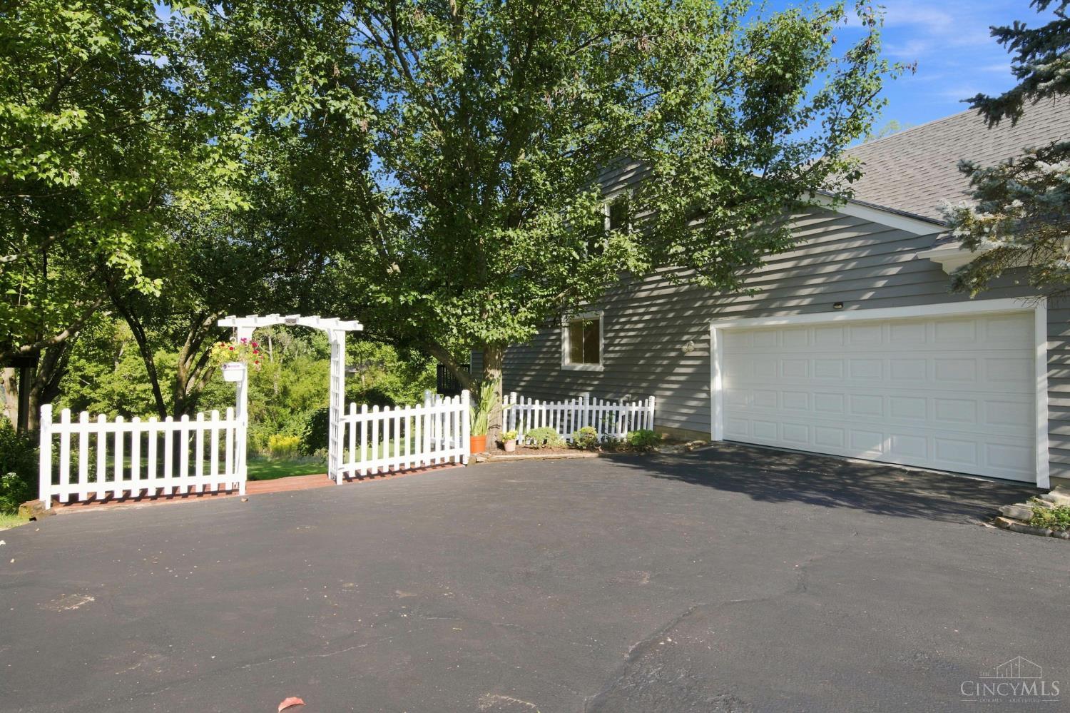 6865 Fox Hill Lane