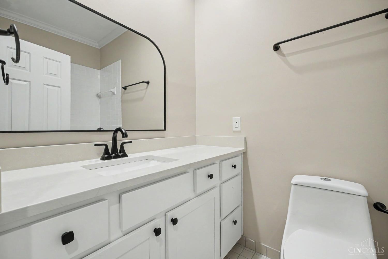 390 Grand Avenue Unit: B