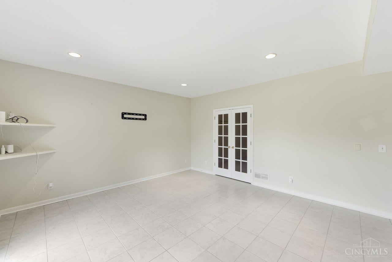 8575 Sleepy Hollow Drive