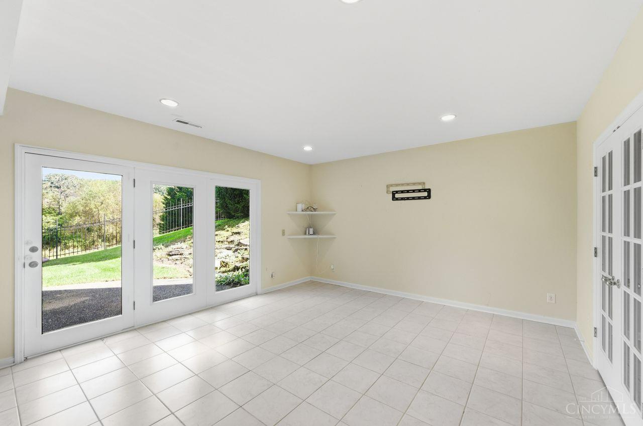 8575 Sleepy Hollow Drive