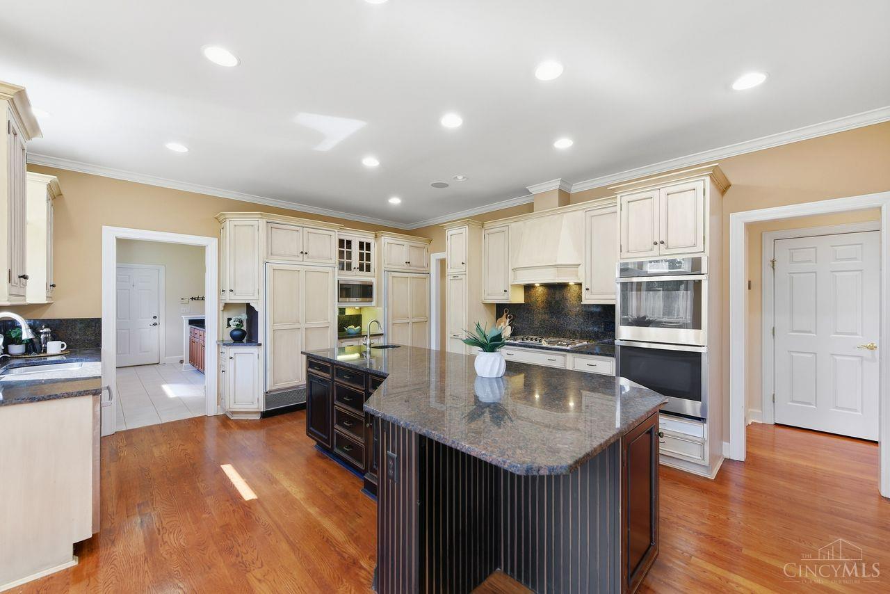 8575 Sleepy Hollow Drive