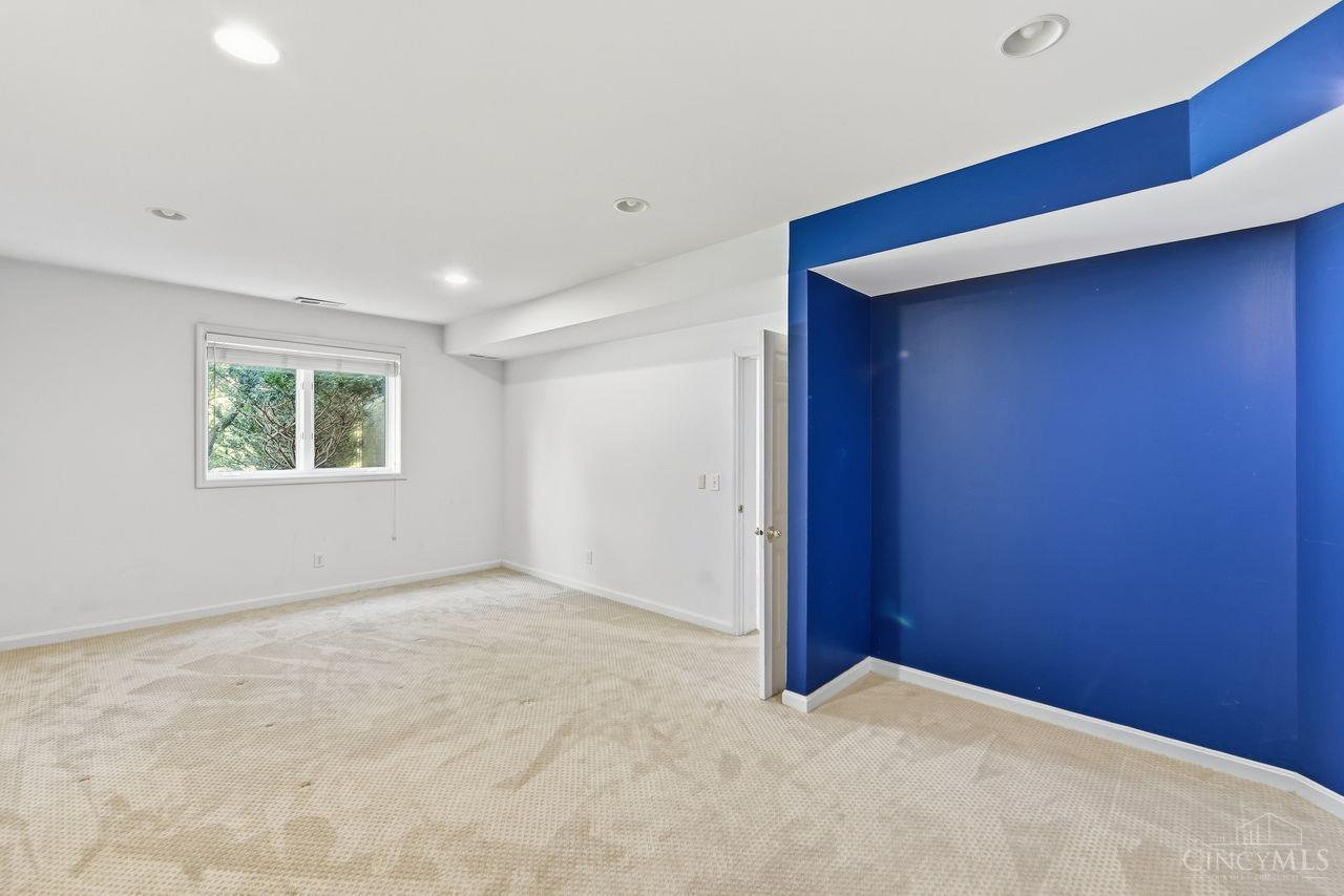 8575 Sleepy Hollow Drive