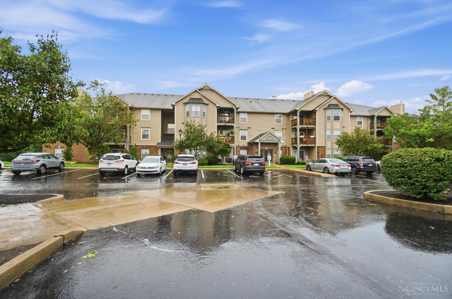 4941 N Arbor Woods Court Unit: 203