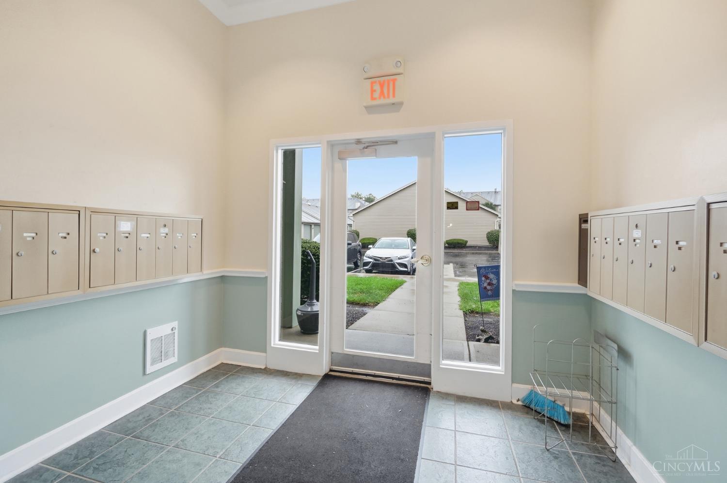 4941 N Arbor Woods Court Unit: 203
