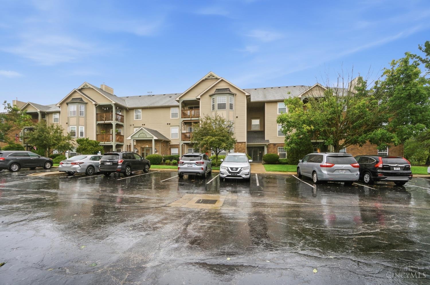 4941 N Arbor Woods Court Unit: 203