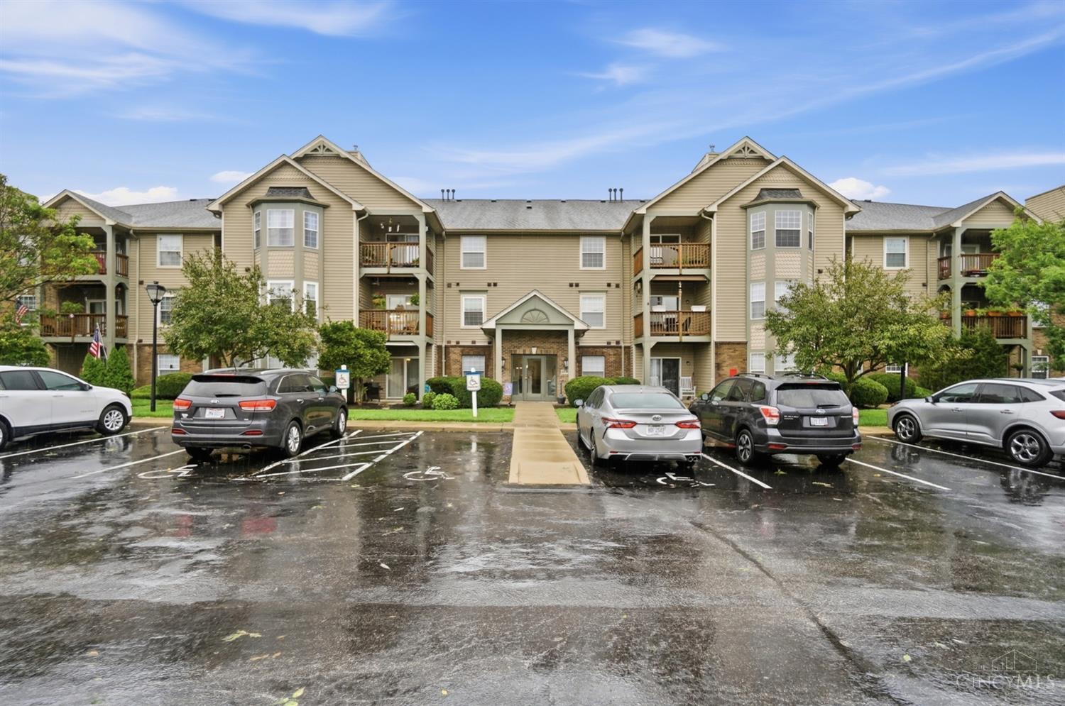 4941 N Arbor Woods Court Unit: 203