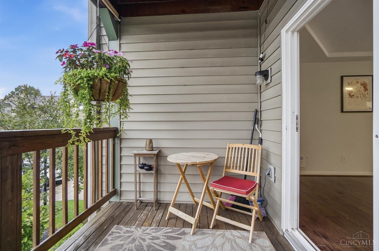 4941 N Arbor Woods Court Unit: 203