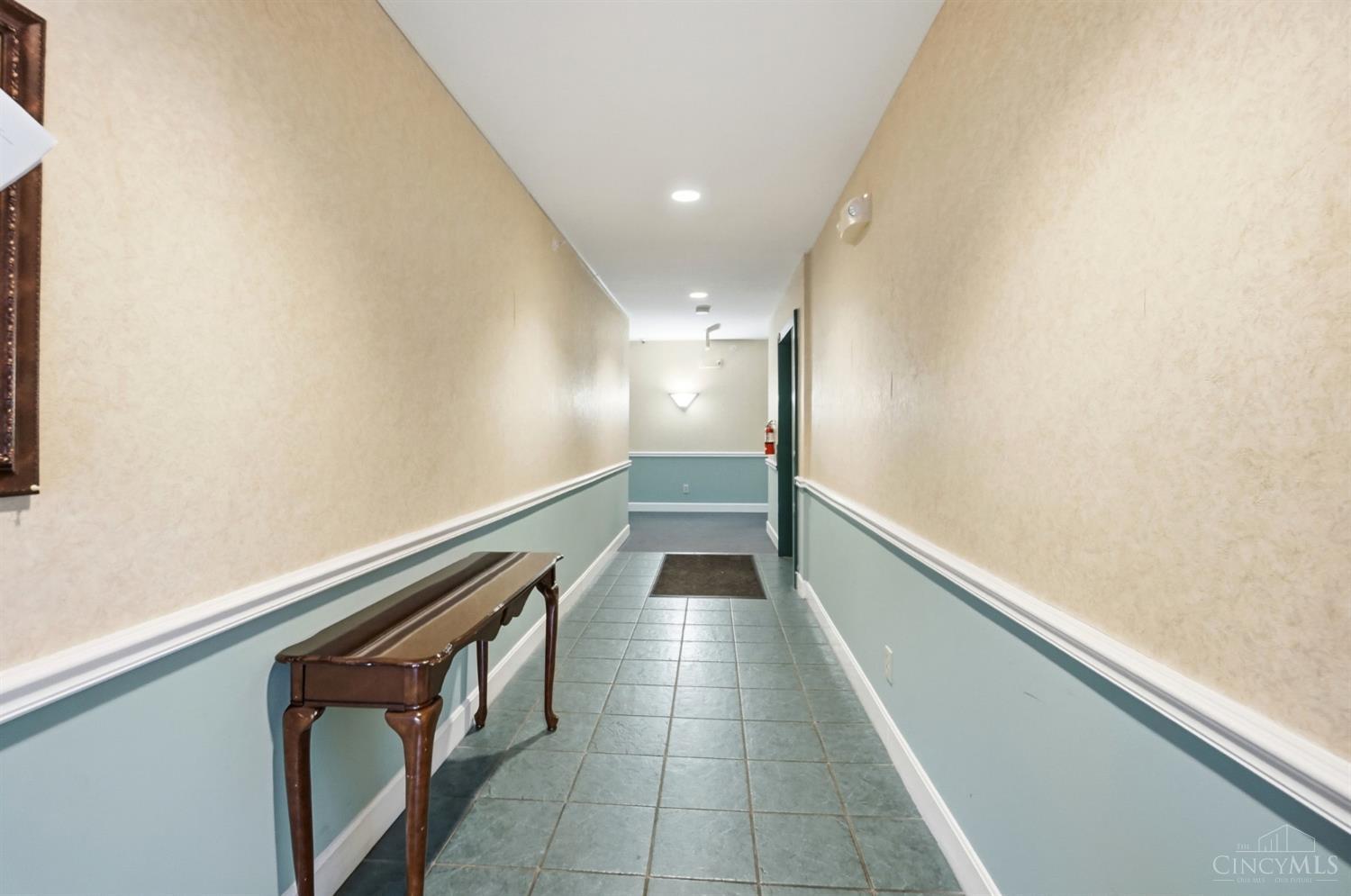 4941 N Arbor Woods Court Unit: 203
