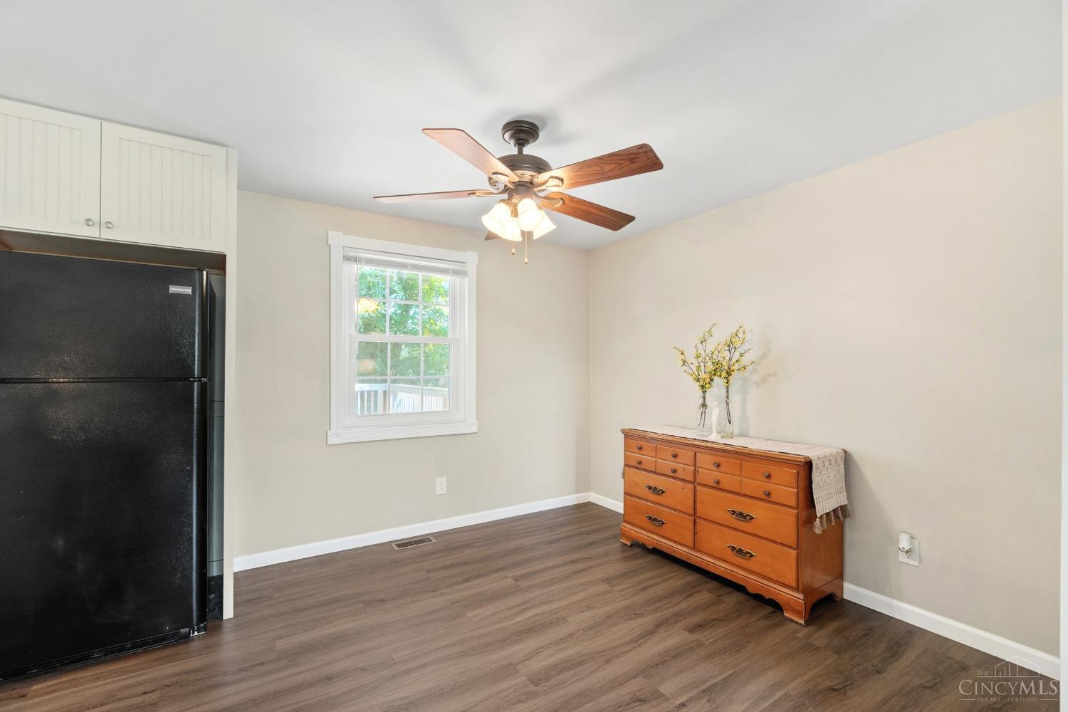 5158 Dundas Drive