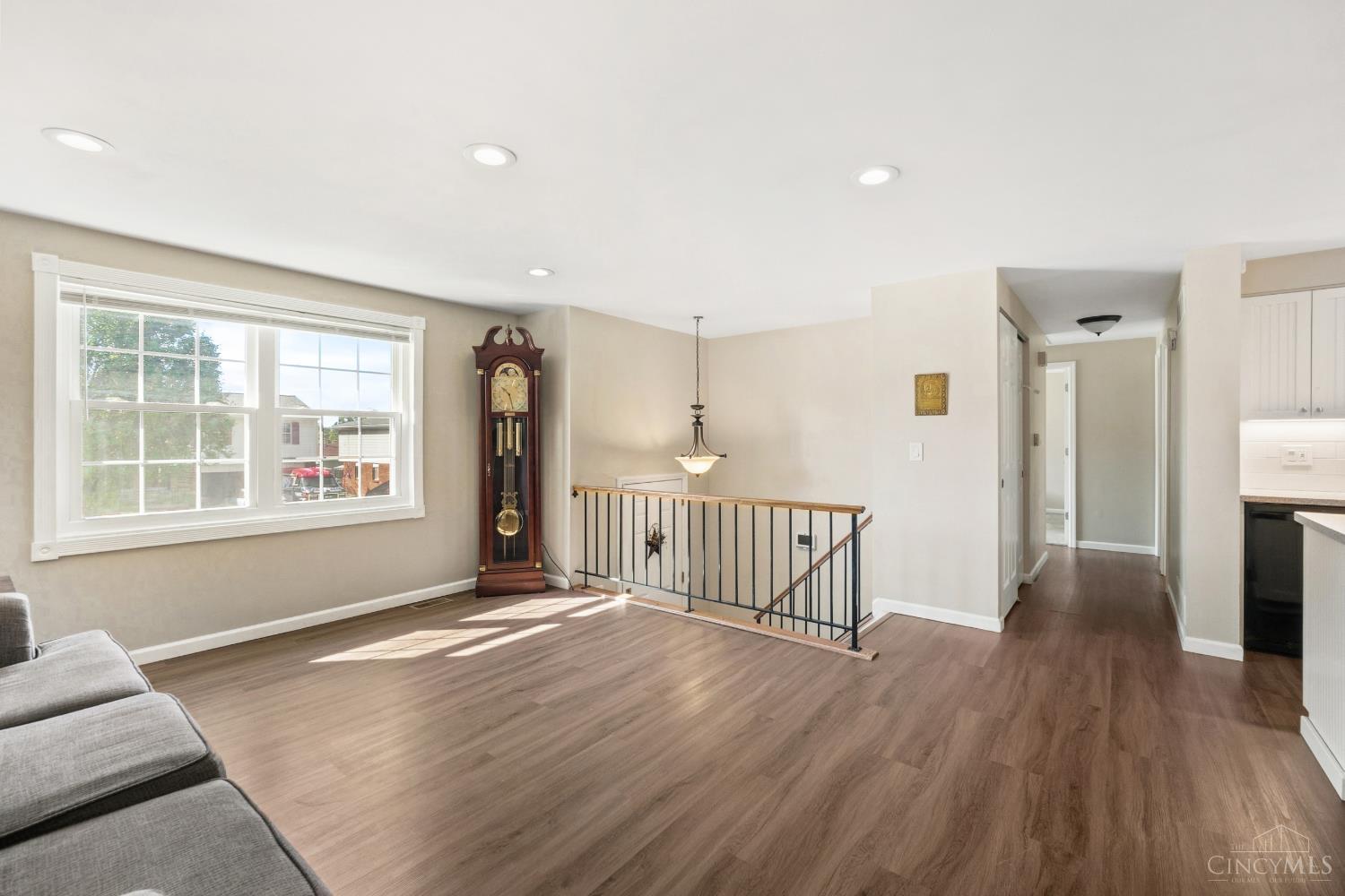 5158 Dundas Drive